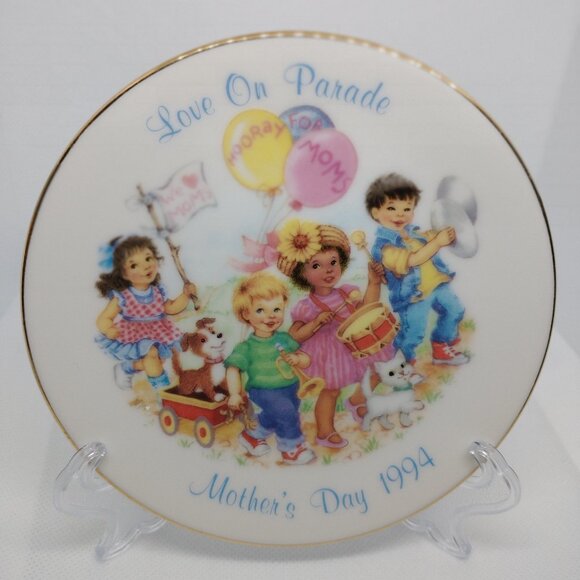 Vintage Avon Collectible Mother's Day Porcelain Plate 'Love on Parade" 1994 22K - Picture 1 of 16